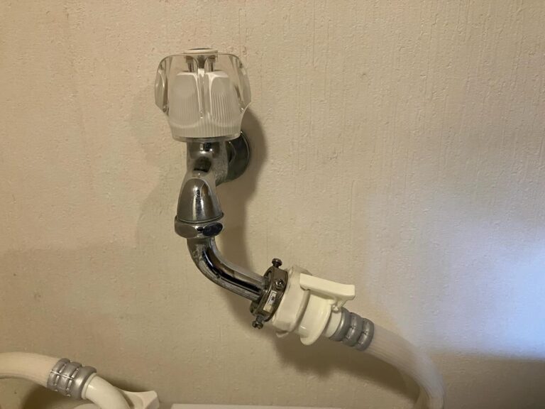 茨木市畑田　洗濯蛇口水漏れ
