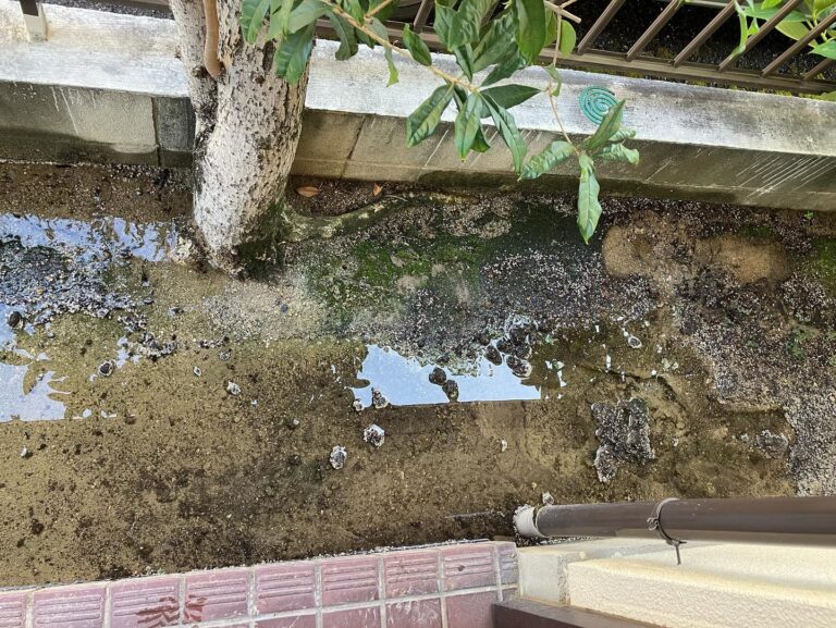 茨木市南春日丘　給水管水漏れ
