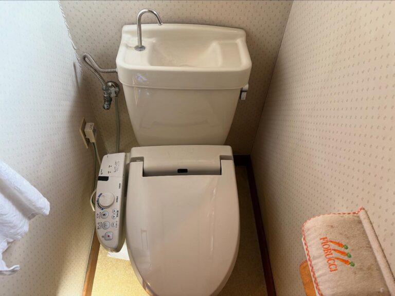 茨木市南春日丘　トイレ水漏れ
